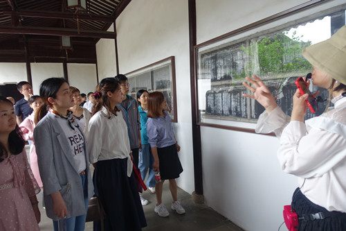 錫山區(qū)中醫(yī)醫(yī)院女性黨員、積極分子參加黨史學(xué)習(xí)教育活動之參觀蕩口古鎮(zhèn).JPG